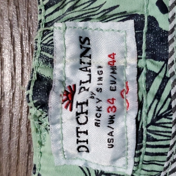 Ditch plains by Ricky Singh mint green cotton belted flat front shorts nwt - Picture 4 of 7